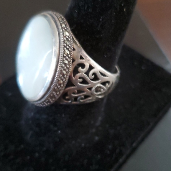 VINTAGE STERLING SILVER MOTHER OF PEARL RING - Picture 2 of 7